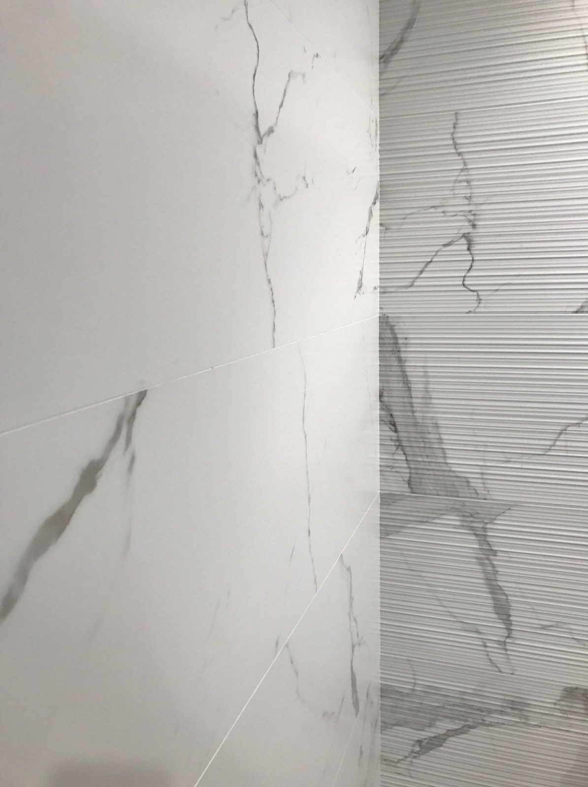 Statuario mat relieve 40x120 rett wandtegels